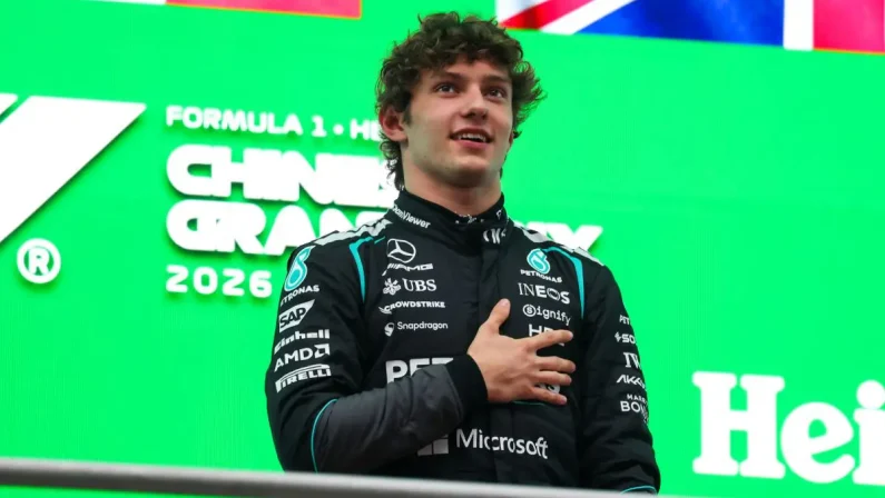 Antonelli vince in Cina e riporta l’Italia al successo dopo 20 anni “Piango e sono felice”. Ferrari terza con Hamilton