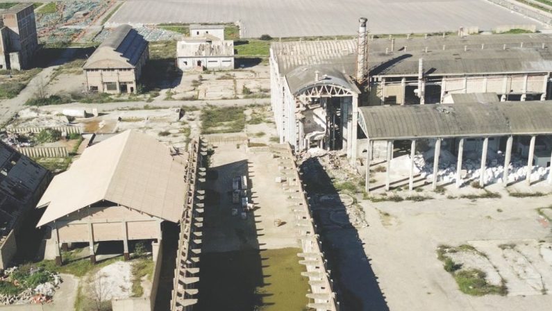 Crotone, «Nella Milano del Sud in fabbrica vendevamo la nostra vita a rate»