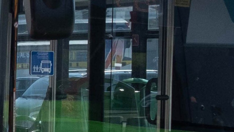 Gioiosa Jonica, prima hanno bloccato l’autobus e poi pestato l’autista