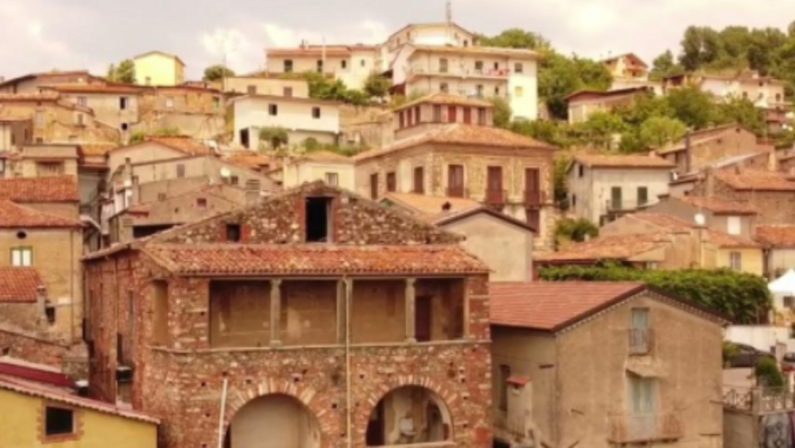 Scoppia il caso a Cellara, trigesimo per una defunta senza sacerdote