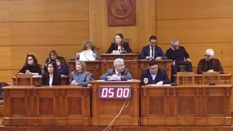 Salta l'approvazione del Bilancio previsione, il sindaco di Lamezia: «Vorrebbero farci cadere»