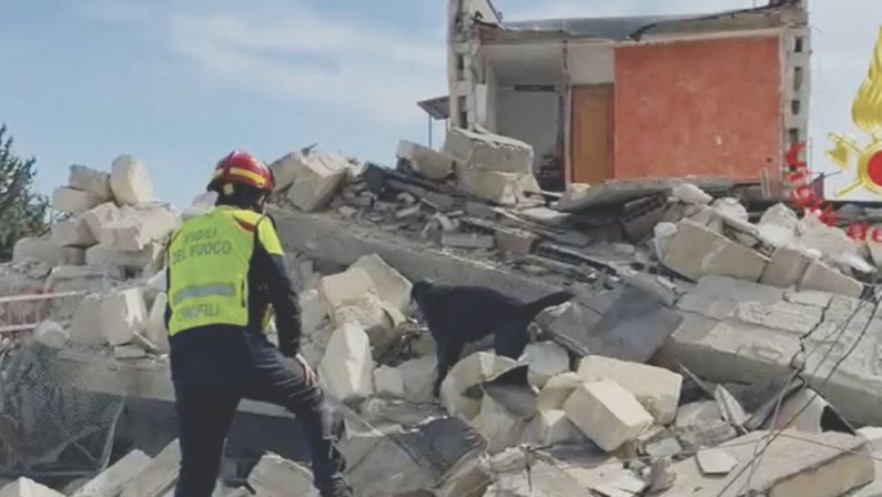 Crollo di un palazzo a Matera: tre famiglie sgomberate