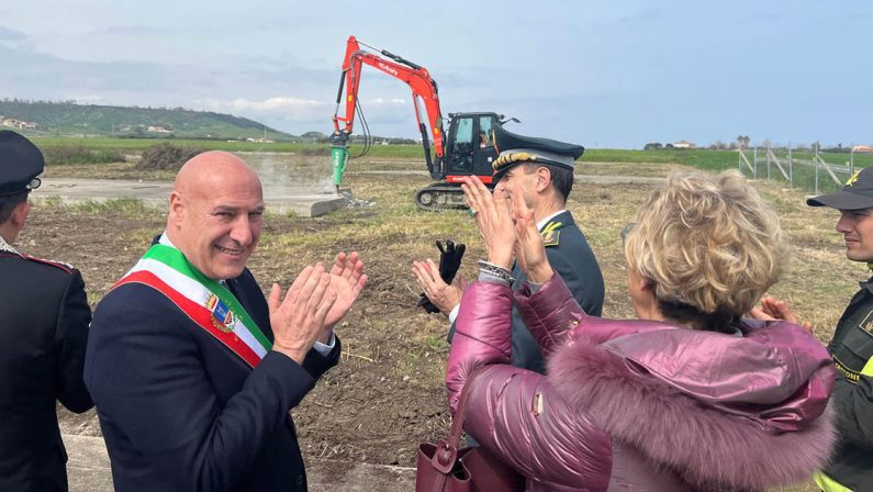 Al via la demolizione dell’ecomostro del Marine Park Village a Punta Scifo