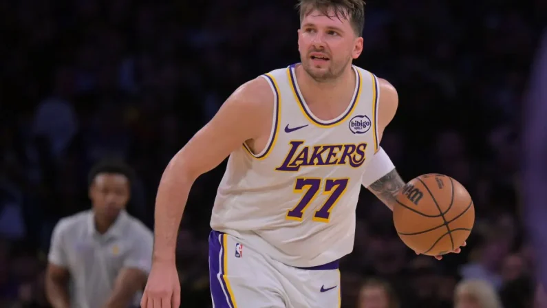 Doncic trascina i Lakers a Houston nella notte Nba, Boston batte Golden State