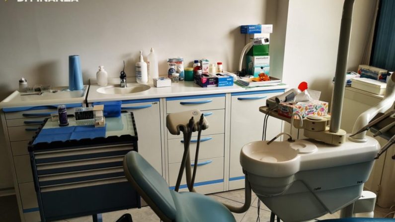 Scoperto uno studio odontoiatrico abusivo ad Avellino, due denunce