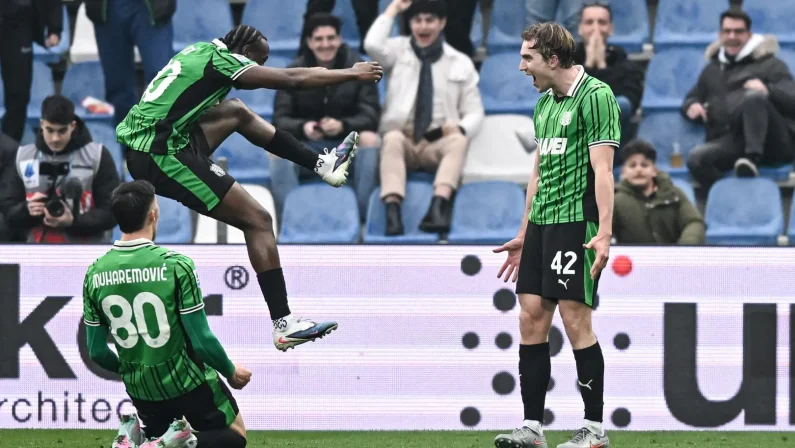 Impresa Sassuolo, in inferiorità numerica per 80 minuti batte l’Atalanta 2-1
