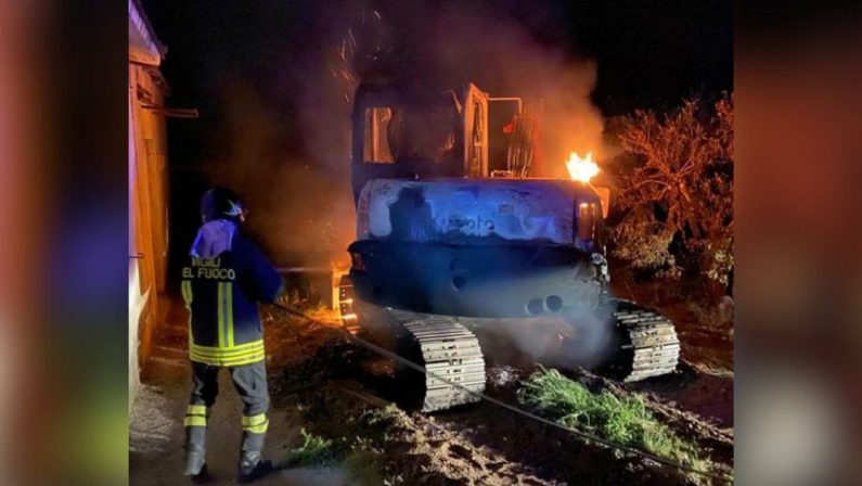 Torano Castello, incendiato escavatore. Fillea chiede più legalità