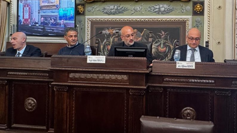 Cosenza, l’esordio del nuovo Consiglio provinciale