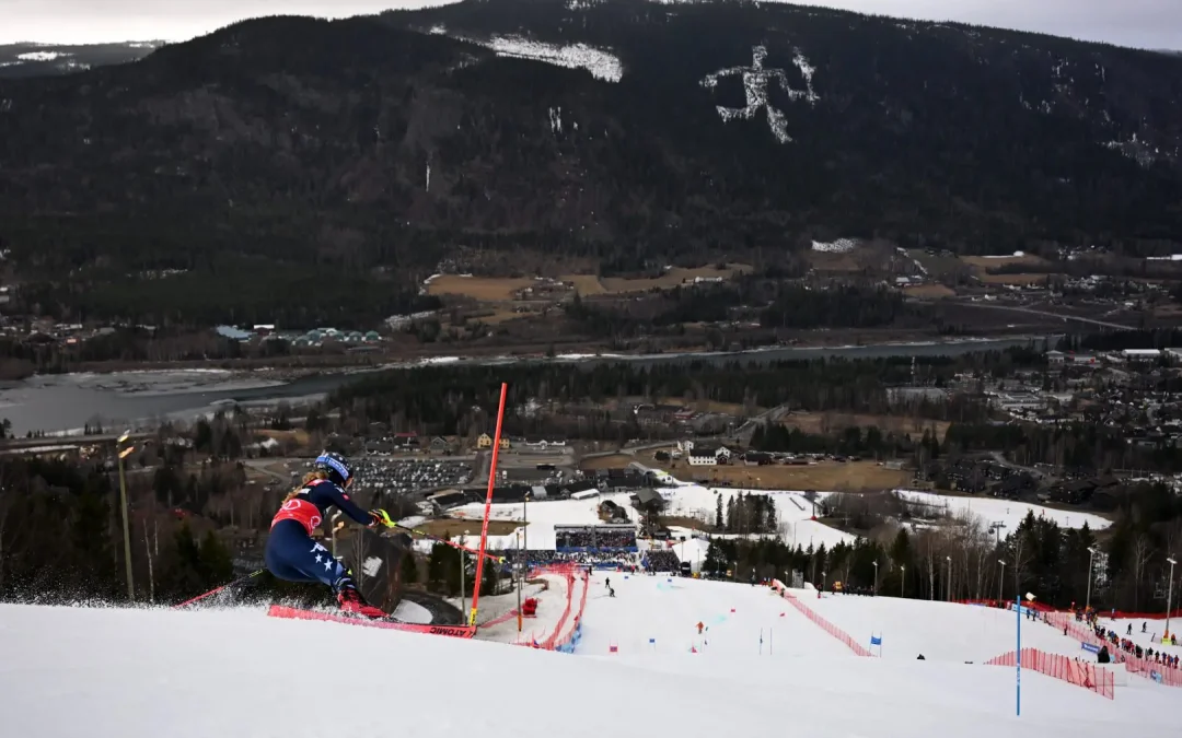Sci alpino, Shiffrin domina lo slalom di Hafjell. Trocker chiude al nono posto