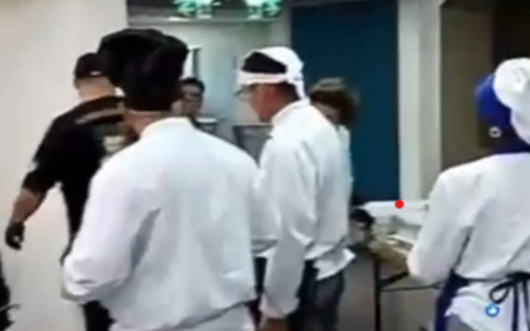 La preparazione dei pasti per i festeggiamenti elettorali della sindaca Vittimberga