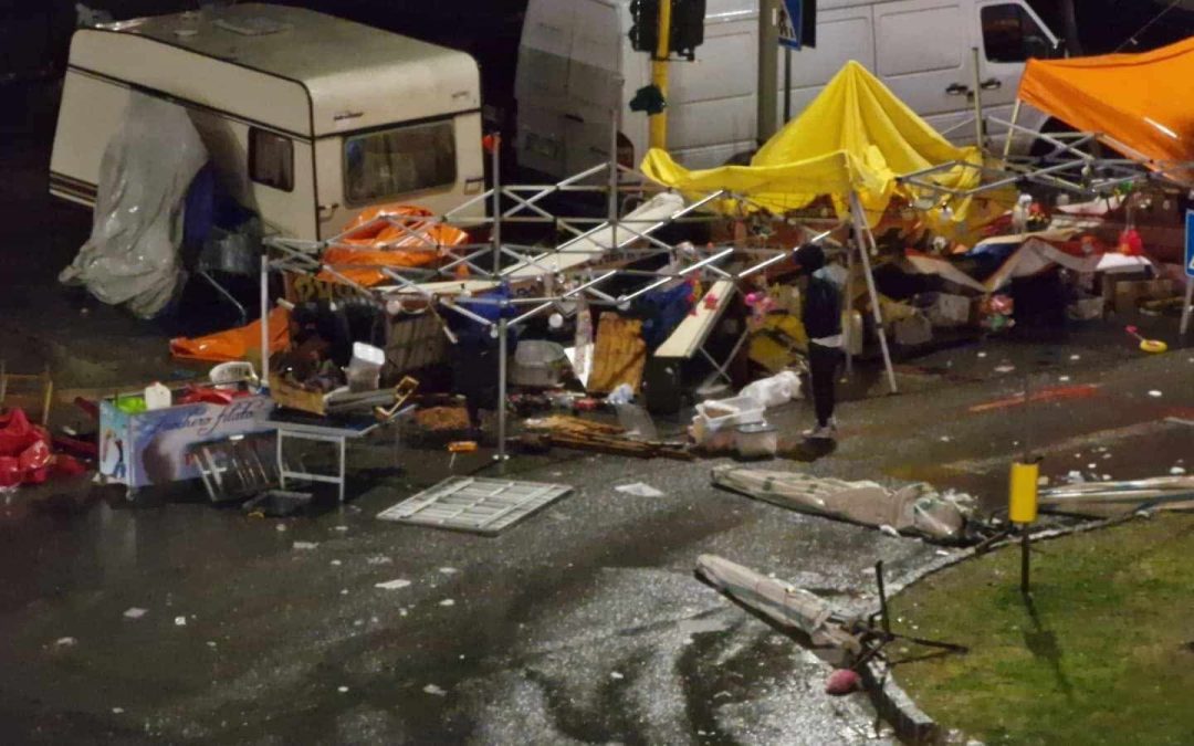 Cosenza, il ciclone Jolinda si abbatte sulla fiera di San Giuseppe