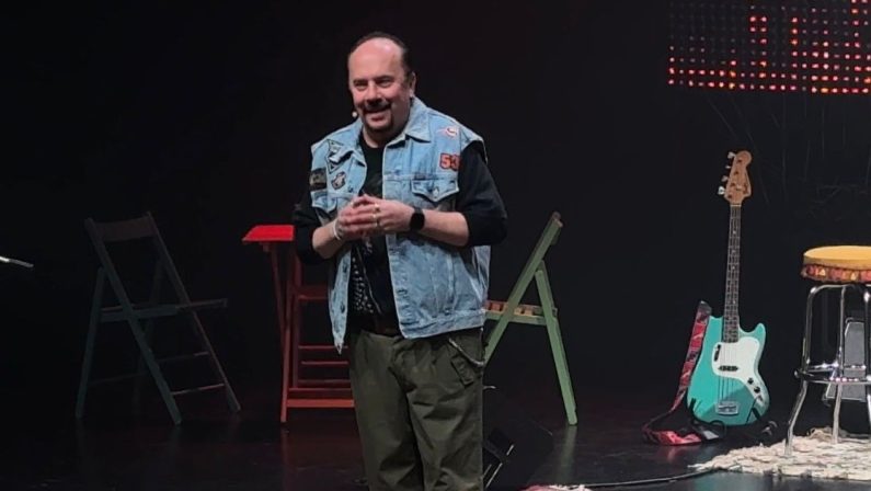 Maurizio Casagrande riabbraccia il pubblico calabrese con “La prova del nove”