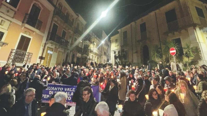 Polistena accende la speranza, la fiaccolata per la sanità