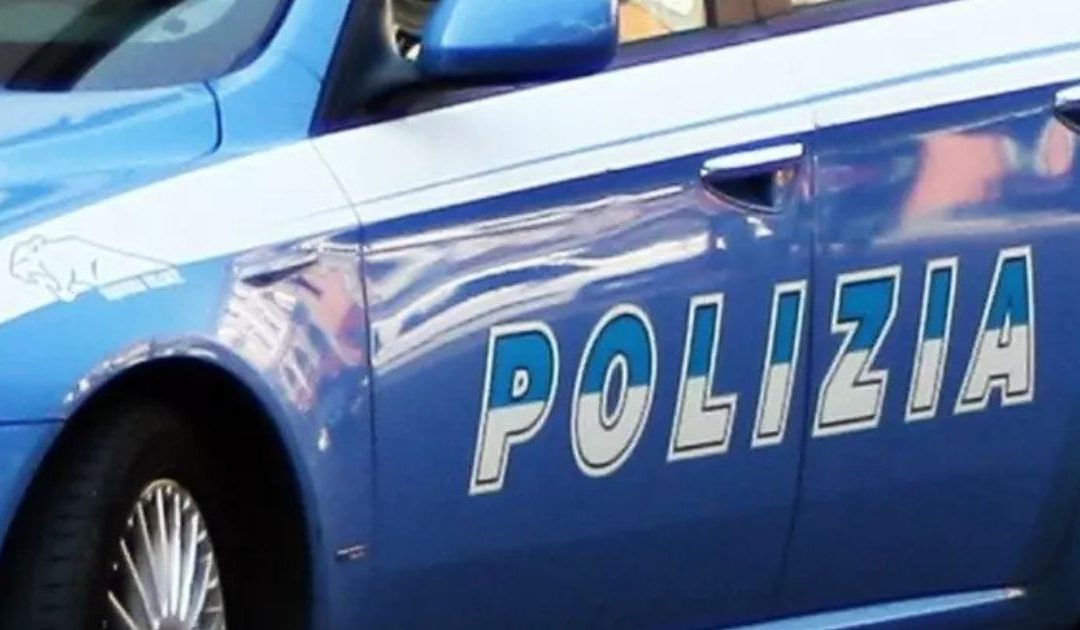 Incendio a Corigliano: distrutto un furgone