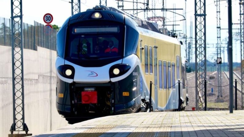 Ferrovie: in Puglia presentati 11 nuovi elettrotreni
