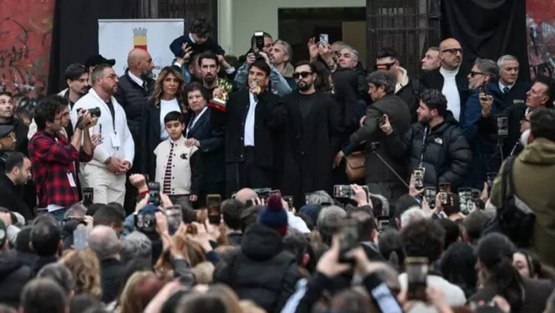 Napoli abbraccia Sal Da Vinci: festa alla Torretta dopo la vittoria a Sanremo