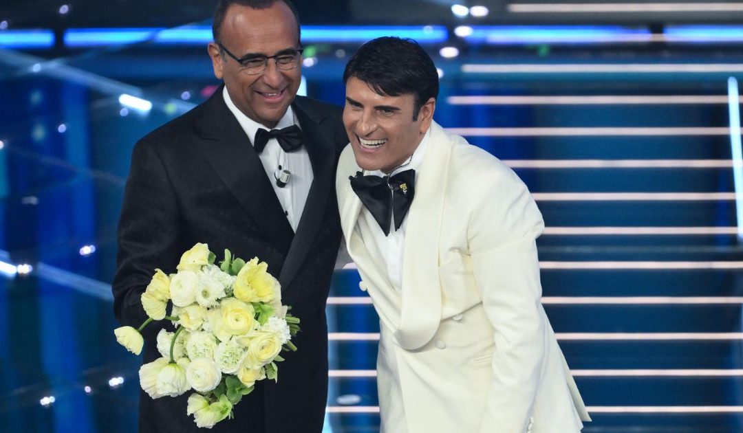 Sal Da Vinci e Carlo Conti sul palco dell'Ariston