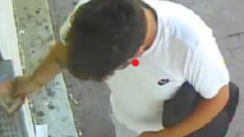 Truffa dei trattori a Crotone, scoperti tre gruppi criminali dediti a false vendite on line: 31 indagati