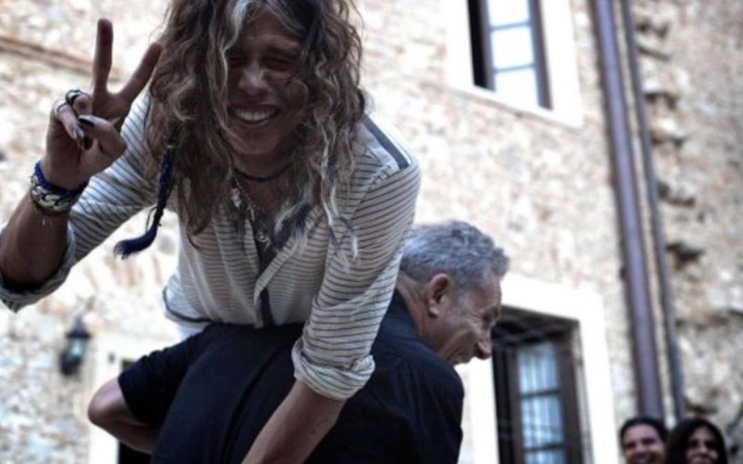 Steven Tyler durante la sua visita a Cotronei