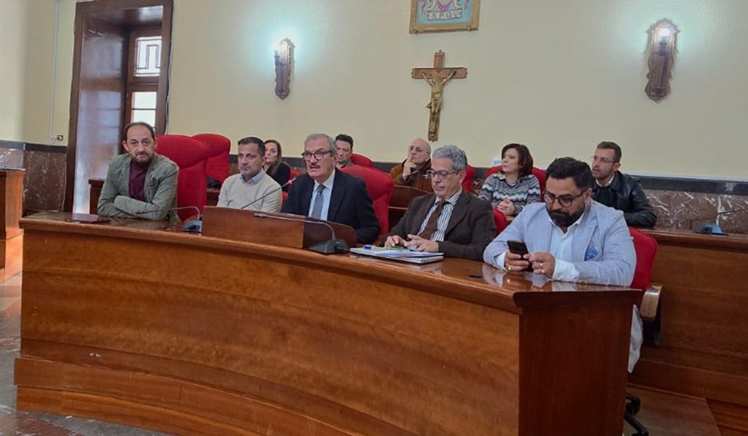 L'intervento del sindaco Enzo Romeo durante la conferenza stampa