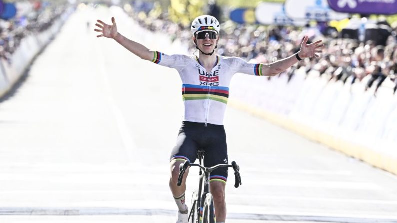 Pogacar vince il Giro delle Fiandre, Van der Poel ed Evenepoel sul podio