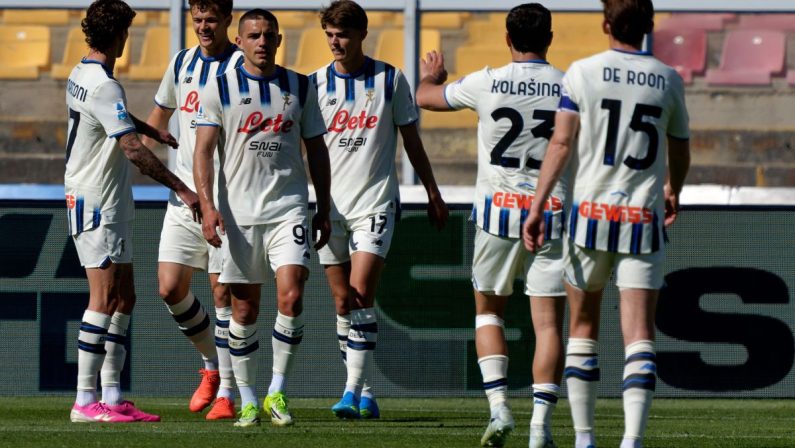L’Atalanta vince a Lecce e accorcia su Como e Roma