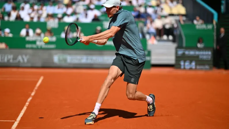 A Montecarlo Sinner piega Auger-Aliassime, è in semifinale contro Zverev