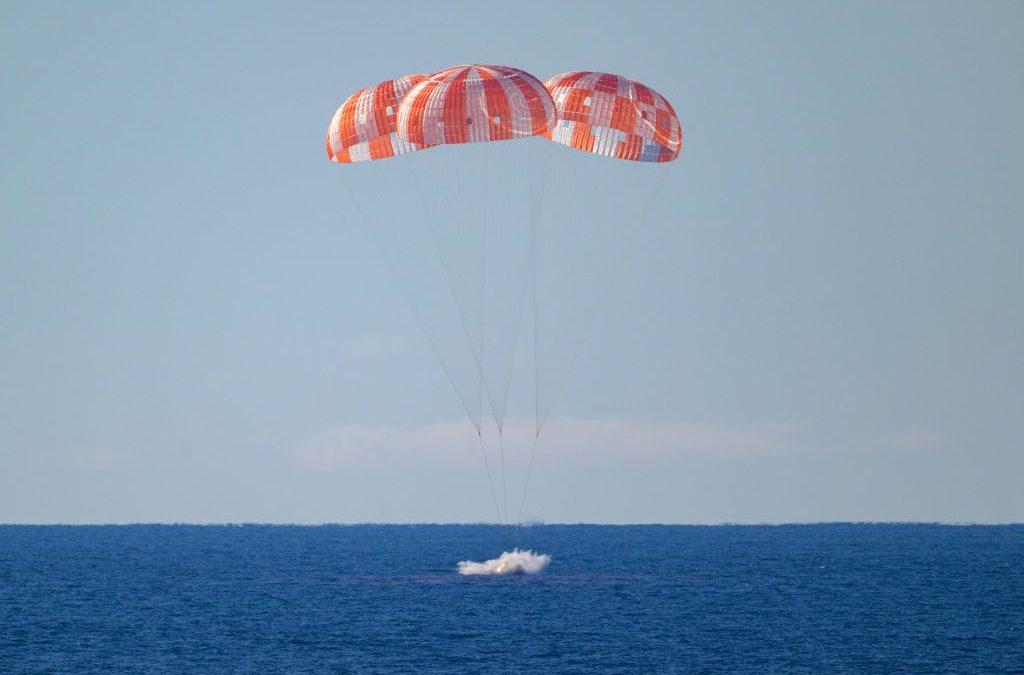 Artemis 2 missione compiuta, Orion è tornata sulla Terra