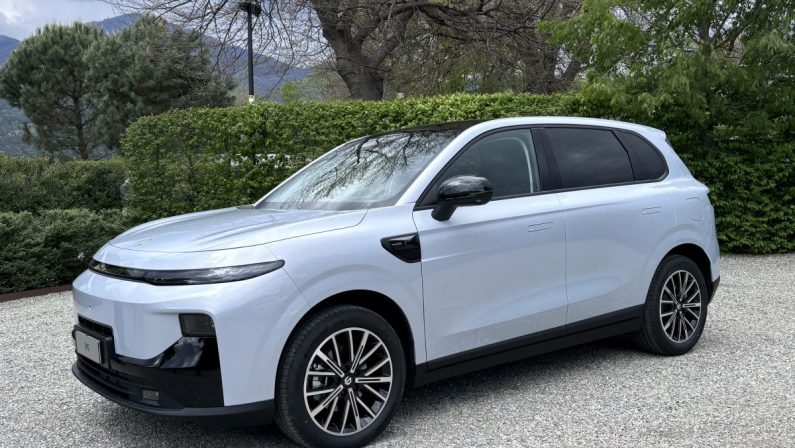 Leapmotor svela la nuova B10 REEV Hybrid con tecnologia Range Extender