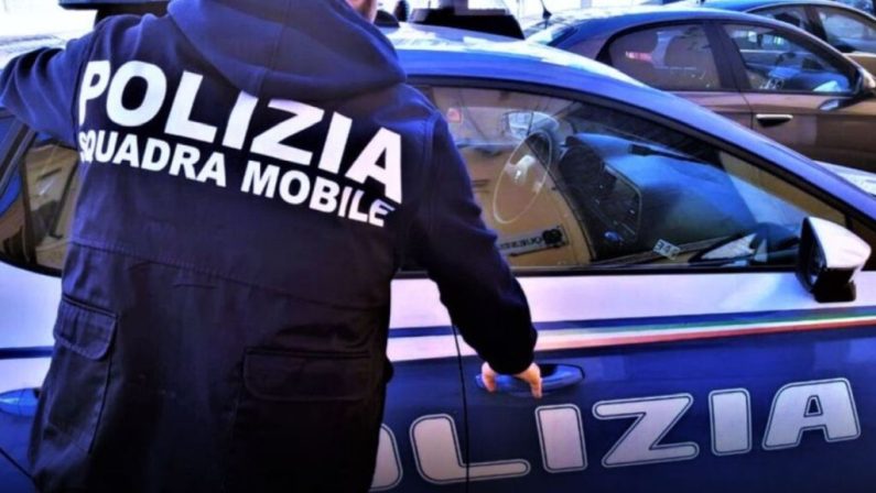 Neonazismo online, arrestato 19enne a Pavia e 14 giovani indagati in tutta italia