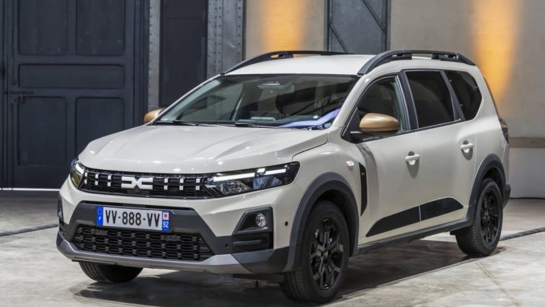 Dacia Jogger ora è più potente, ibrido e GPL