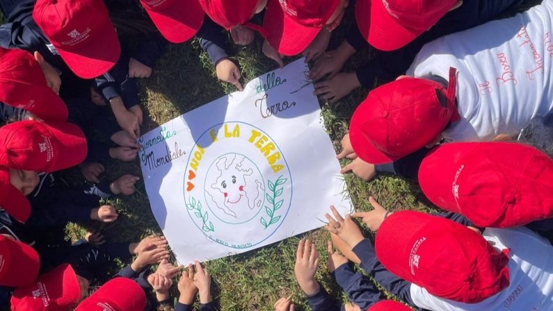 Oltre la Settimana Verde AMI: a Cirò Marina, il futuro prende forma nelle mani dei più piccoli