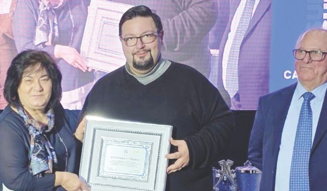 Antonio Mutasci alla consegna del Premio intitolato a Renato Carpentieri