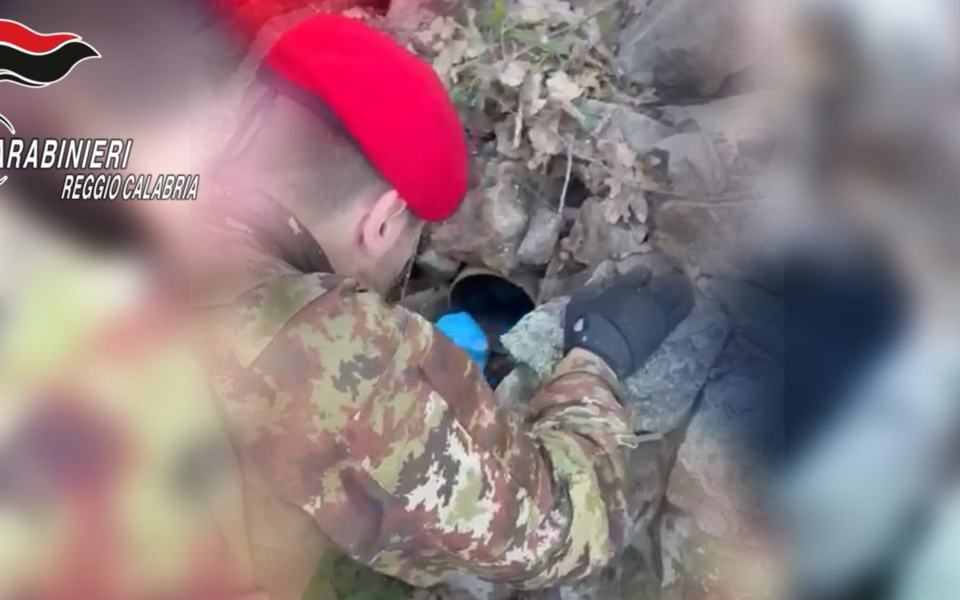 Armi nascoste tra le pietre, scoperto un deposito clandestino in Aspromonte