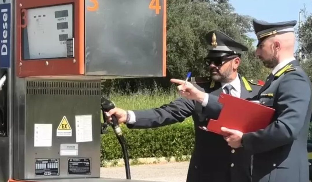 Prezzi benzina: irregolarità in quattro distributori nel Barese