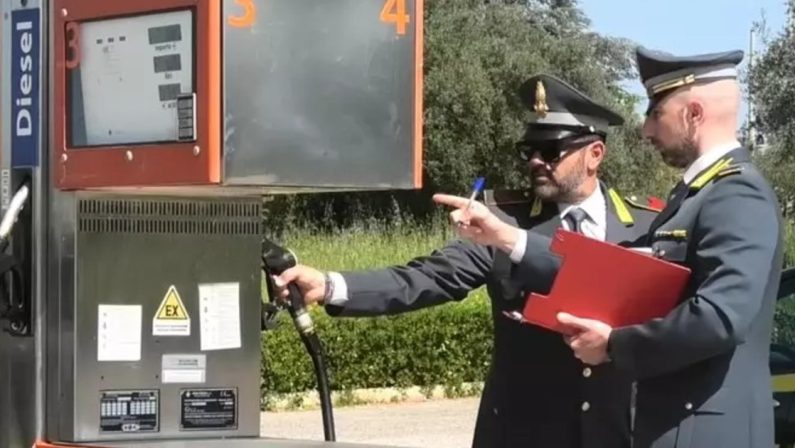 Prezzi benzina: irregolarità in quattro distributori nel Barese