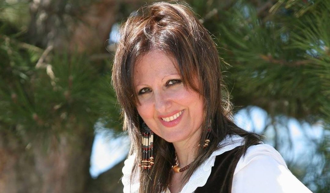 La cantante folk-pop Brunella Gatto racconta il legame con la Calabria: «È un amore infinito»