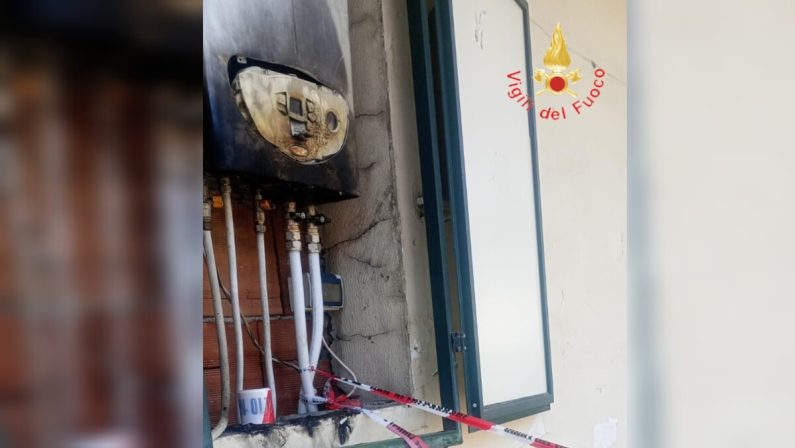 Lamezia, esplode una caldaia sul balcone di un’abitazione: ferito un minore