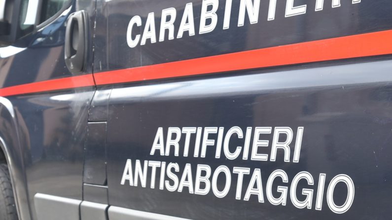 Torano Castello, allarme bomba per valigia abbandotata