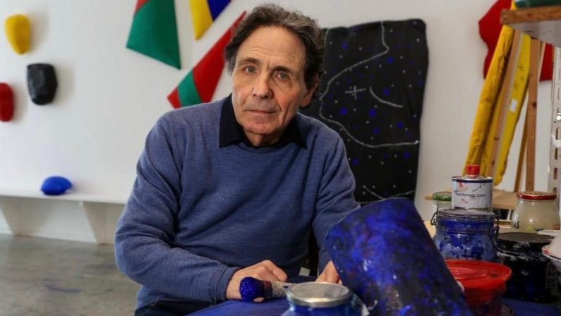 Rogliano accoglie Cesare Berlingeri: la pittura come destino, tra luce, piega e infinito