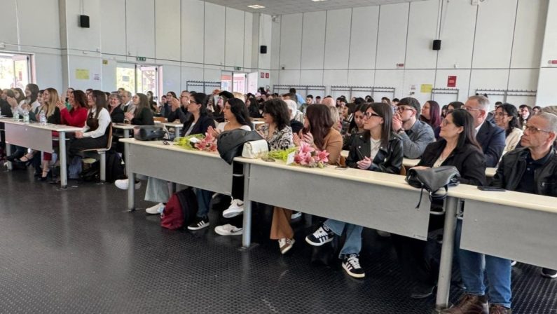 Unical, presentazione del libro “Affetti in saldo”: così cambiano i legami nell’era dei social