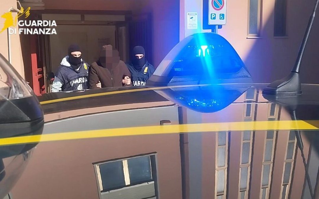 Vendevano droga sui social e spedivano in tutta Italia con base tra Caltanissetta e Napoli, due arresti