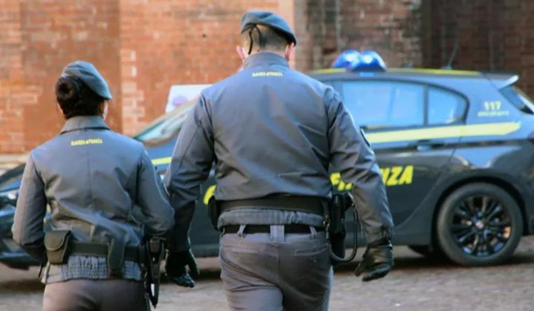 Falso design italiano, maxi sequestro tra Torino e Puglia