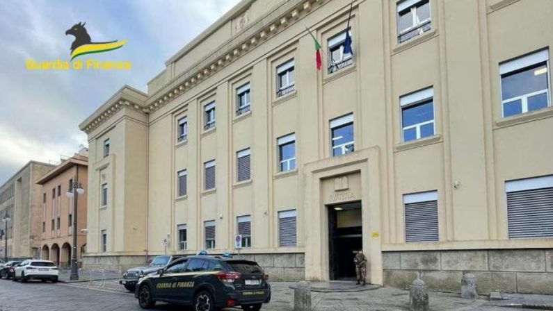 Telefonini dal carcere e ordini alla cosca, chiesti 46 rinvii a giudizio