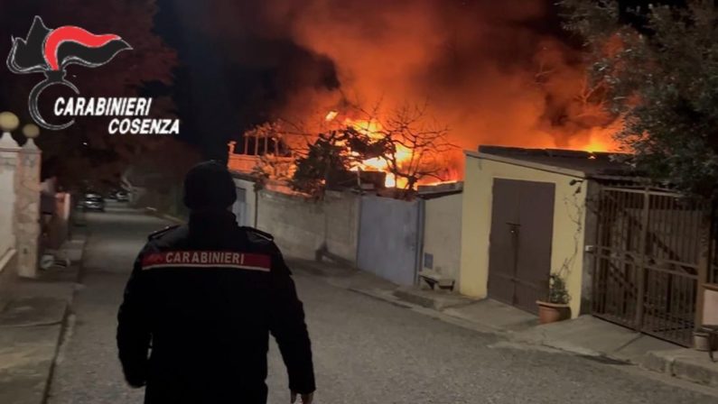 Frascineto, incendio al negozio del rivale: arrestato