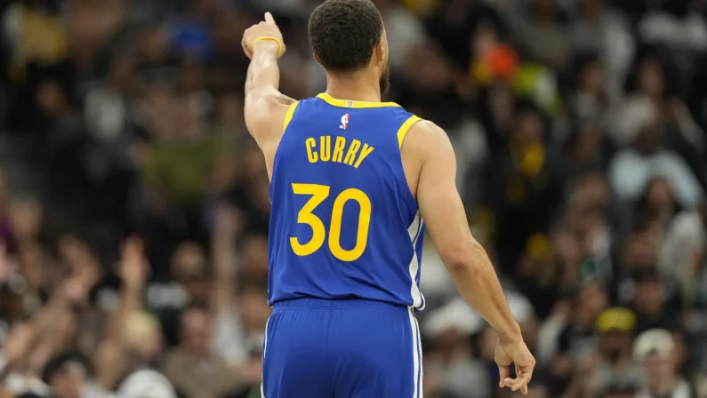 Curry trascina Golden State contro i Clippers in una rimonta epica