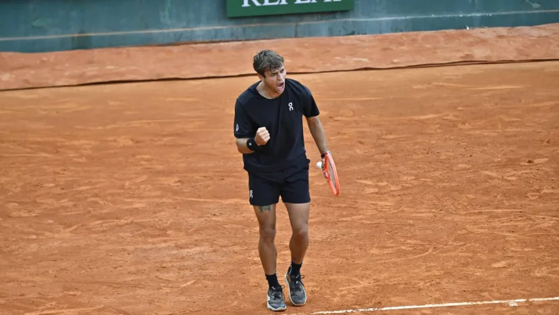 Cobolli straordinario, domina Zverev e vola in finale a Monaco