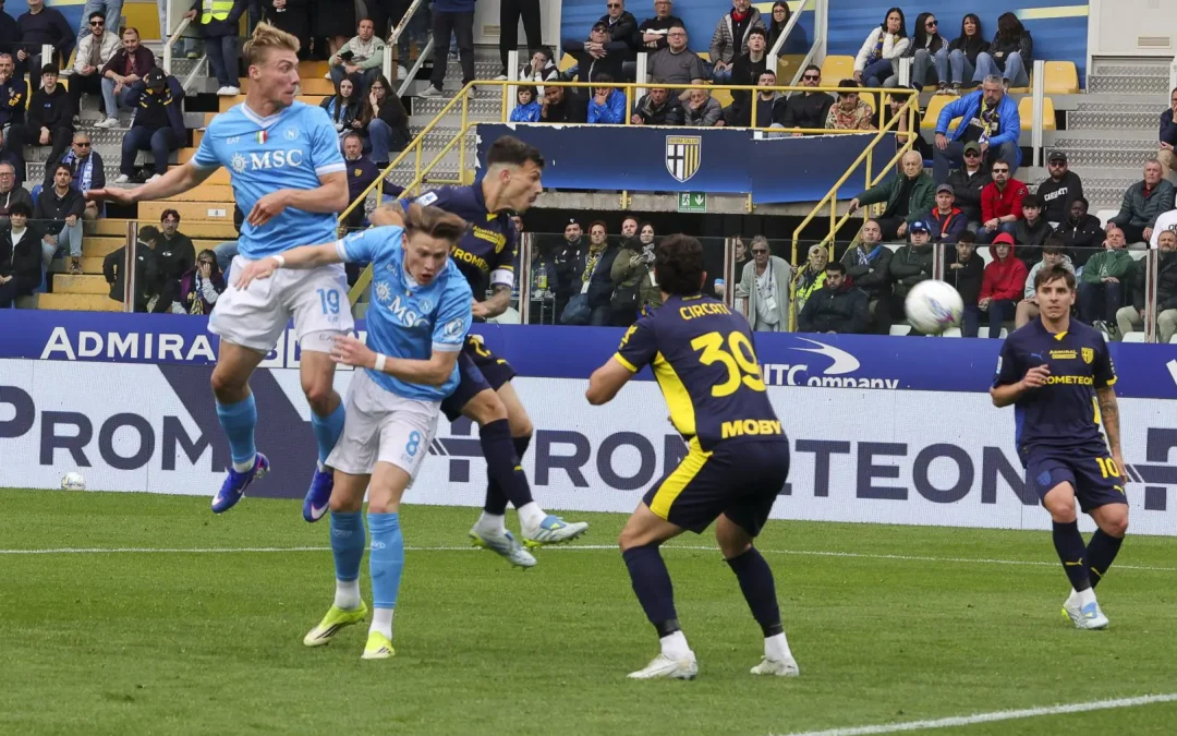 McTominay risponde a Strefezza, il Napoli si ferma a Parma: è 1-1 al Tardini