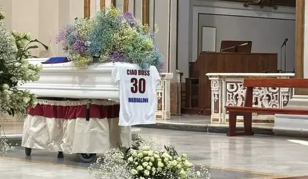 Maddaloni si ferma per l’addio alla cestista 15enne: I funerali di Sofia Di Vico