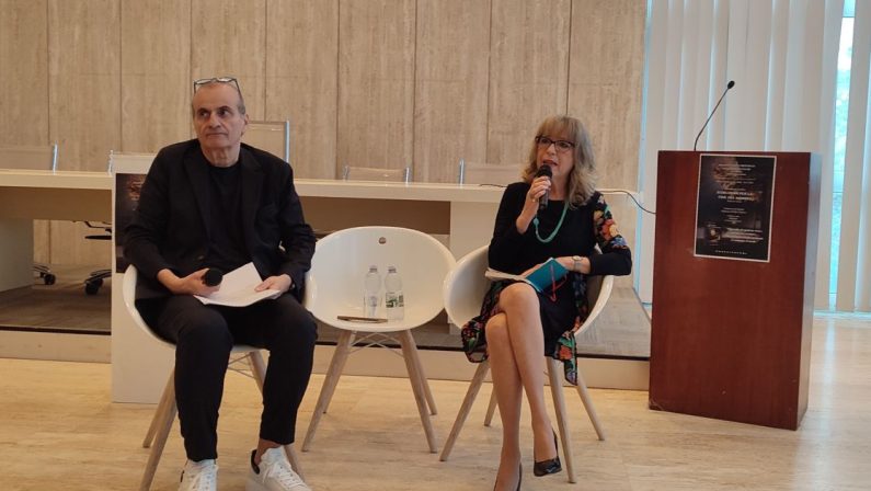 Le “Istruzioni per la fine del mondo” nel libro di Mario Vasta presentato a Catanzaro